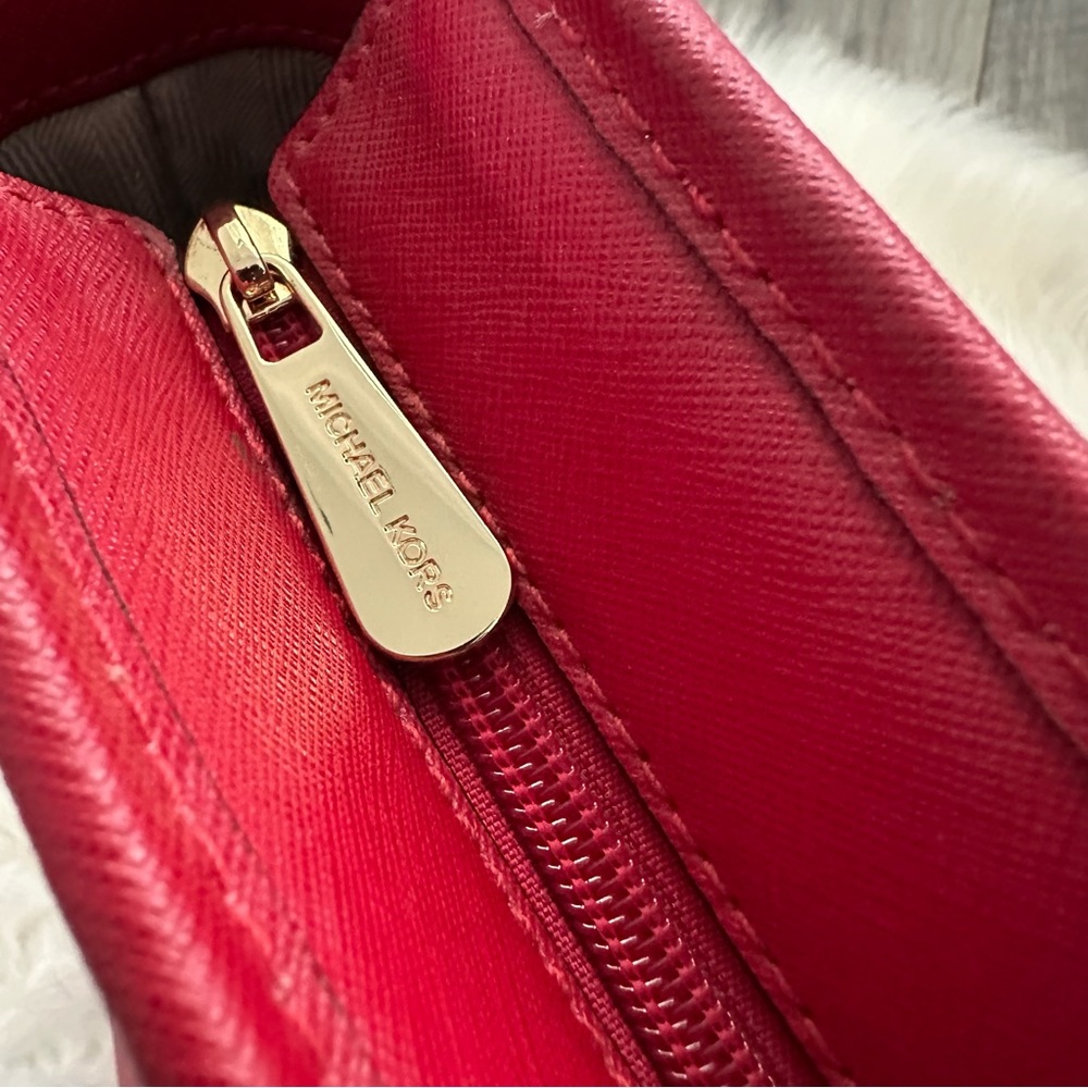 Michael Kors Jet Set Tote - Picture 8 of 11
